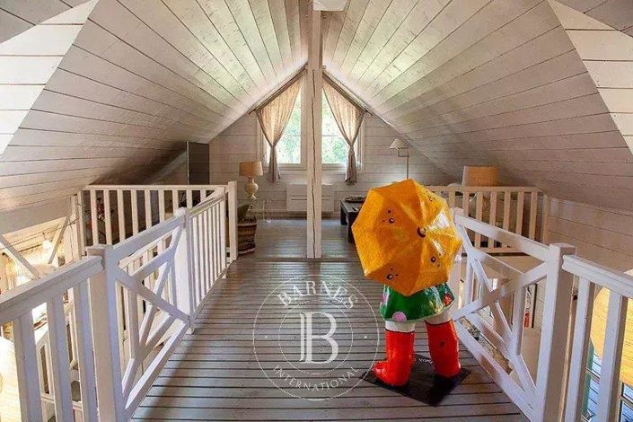 Image No.17-8 Bed House for sale