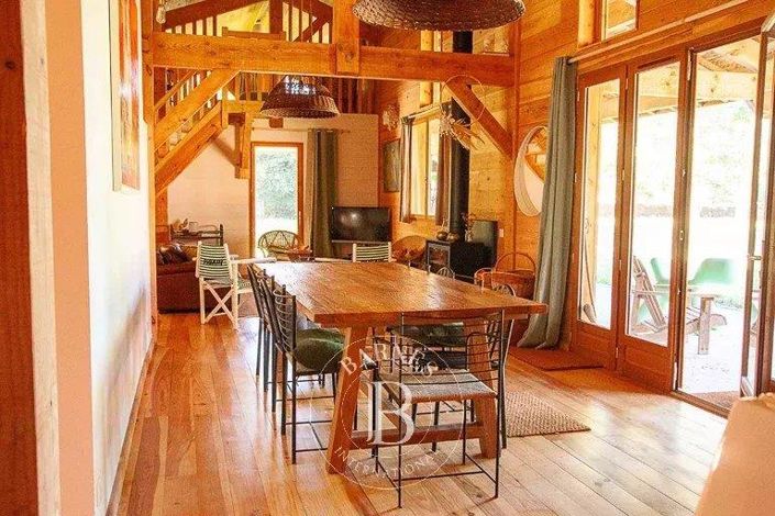 Image No.22-8 Bed House for sale