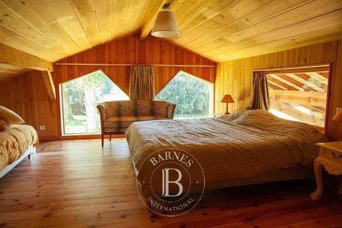 Image No.26-8 Bed House for sale