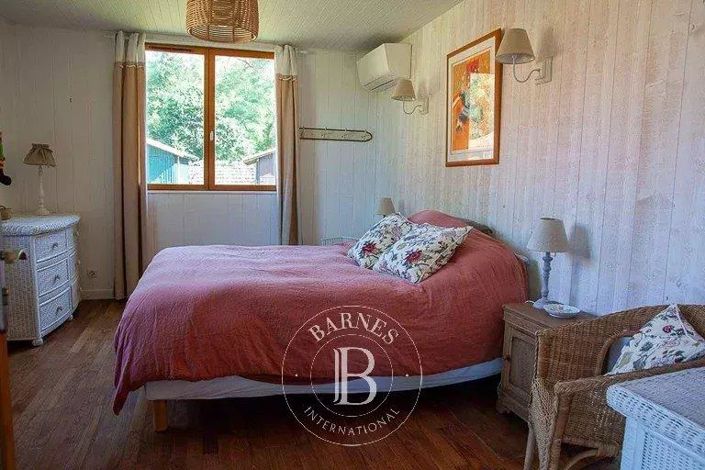 Image No.27-8 Bed House for sale