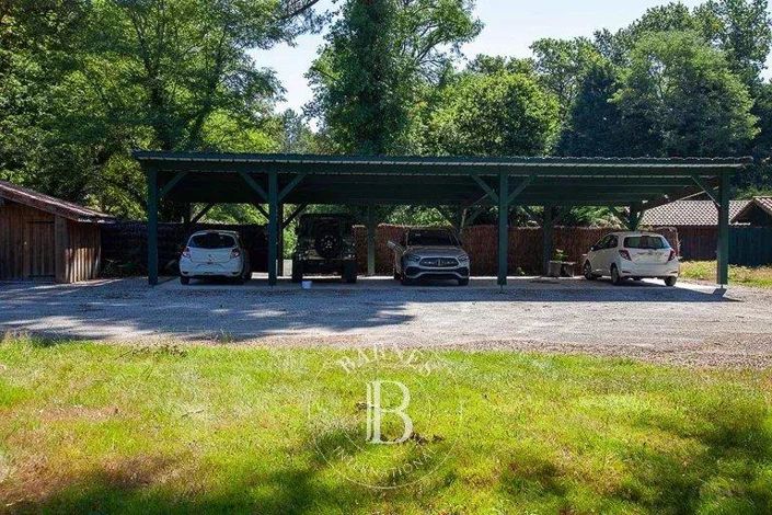 Image No.9-8 Bed House for sale