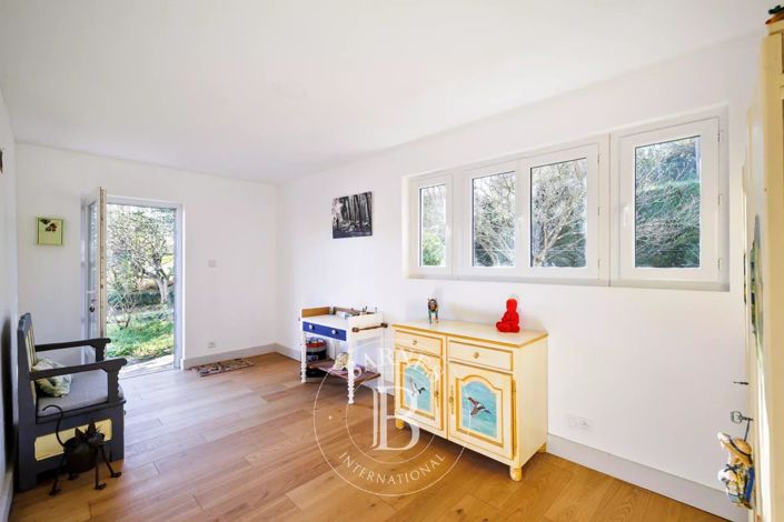 Image No.11-4 Bed House for sale