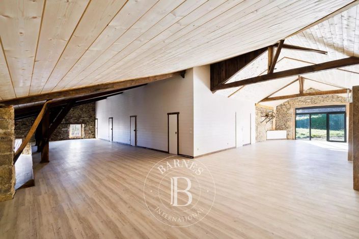 Image No.20-4 Bed House for sale