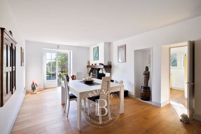 Image No.6-4 Bed House for sale