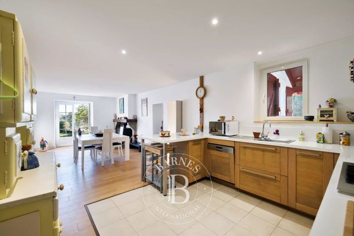 Image No.9-4 Bed House for sale