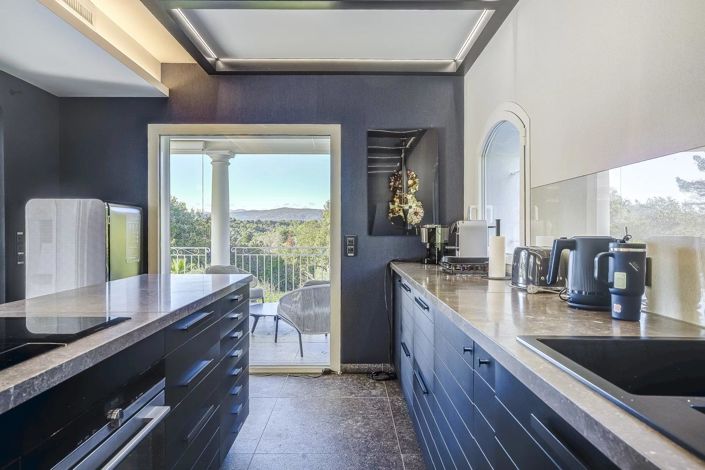 Image No.30-5 Bed House for sale