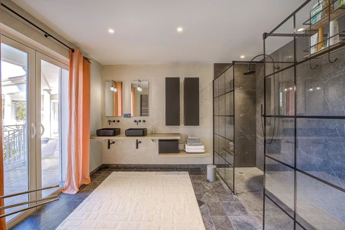 Image No.36-5 Bed House for sale