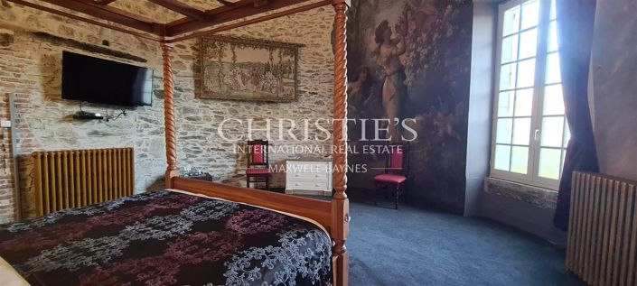 Image No.26-10 Bed House for sale