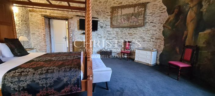 Image No.27-10 Bed House for sale