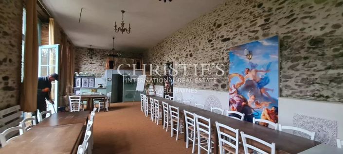 Image No.28-10 Bed House for sale