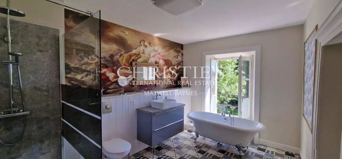 Image No.30-10 Bed House for sale