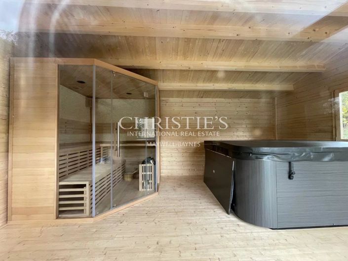 Image No.31-10 Bed House for sale