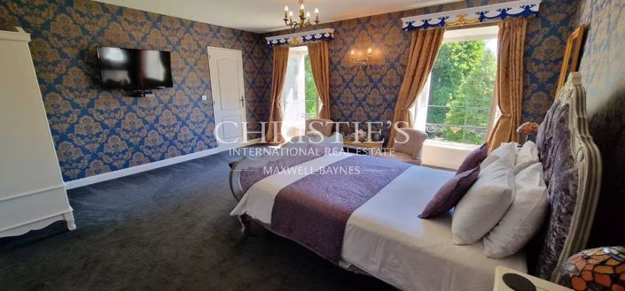 Image No.8-10 Bed House for sale