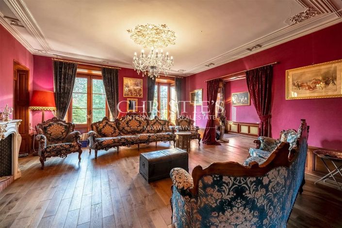Image No.8-10 Bed House for sale