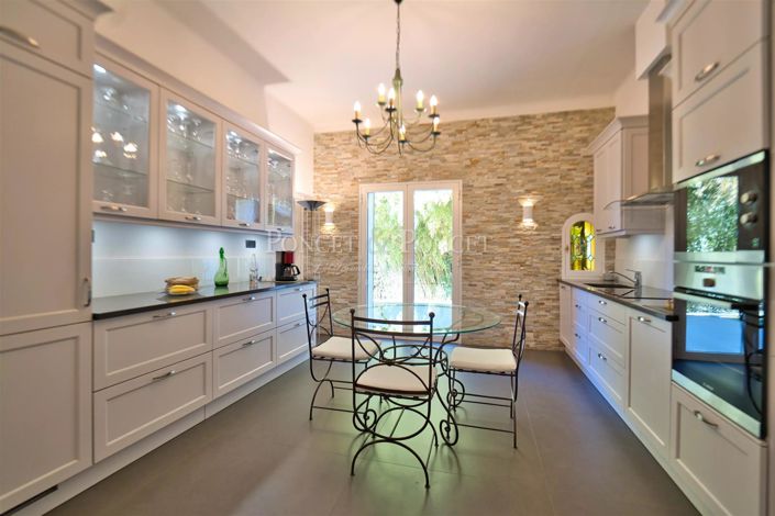 Image No.13-8 Bed House for sale