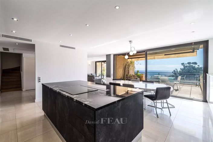 Image No.1-4 Bed Apartment for sale