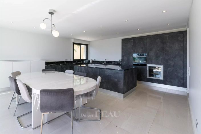 Image No.4-4 Bed Apartment for sale