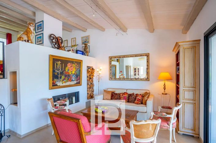 Image No.10-5 Bed House for sale