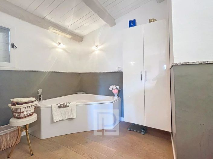 Image No.13-5 Bed House for sale