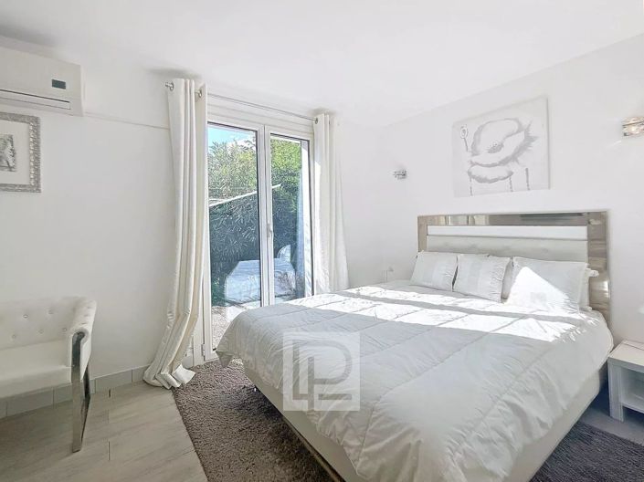 Image No.16-5 Bed House for sale