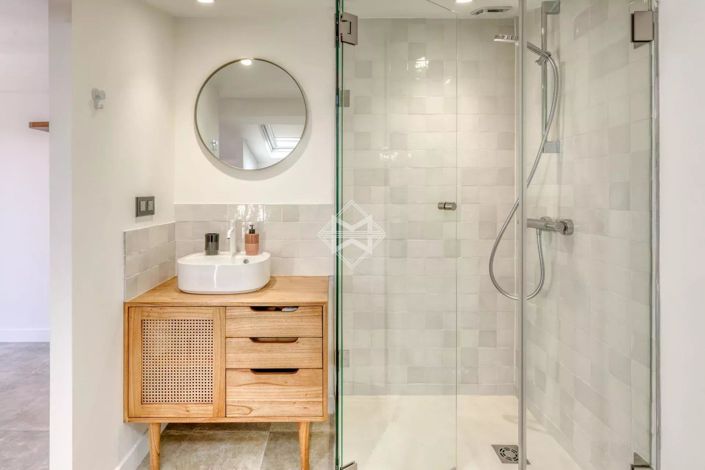 Image No.12-5 Bed House for sale