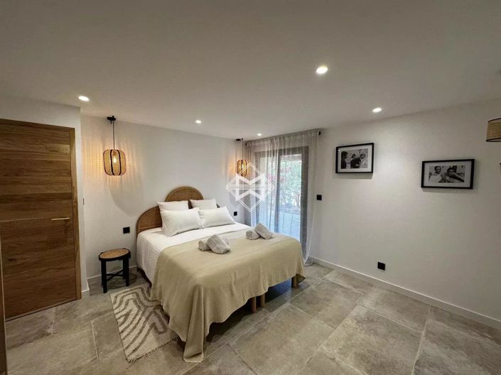 Image No.16-5 Bed House for sale