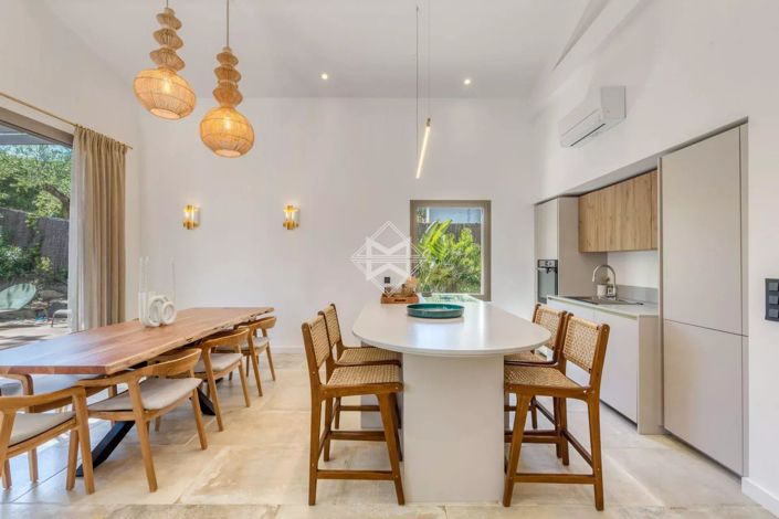 Image No.6-5 Bed House for sale