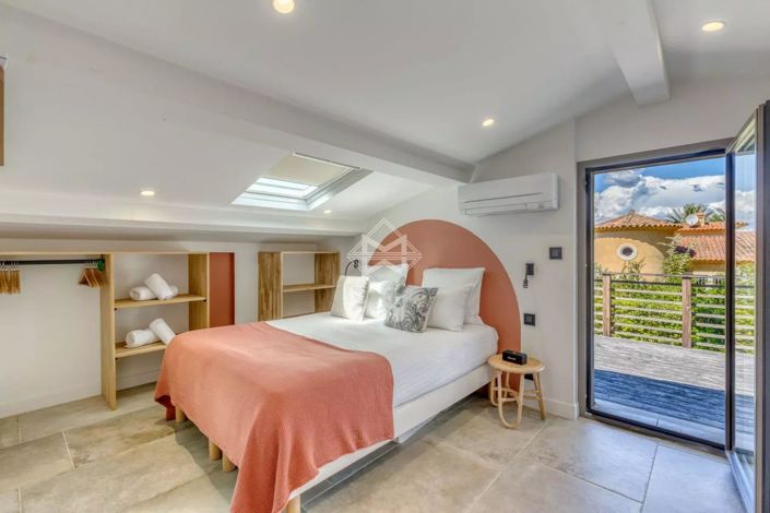 Image No.7-5 Bed House for sale