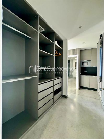 Image No.20-4 Bed House for sale