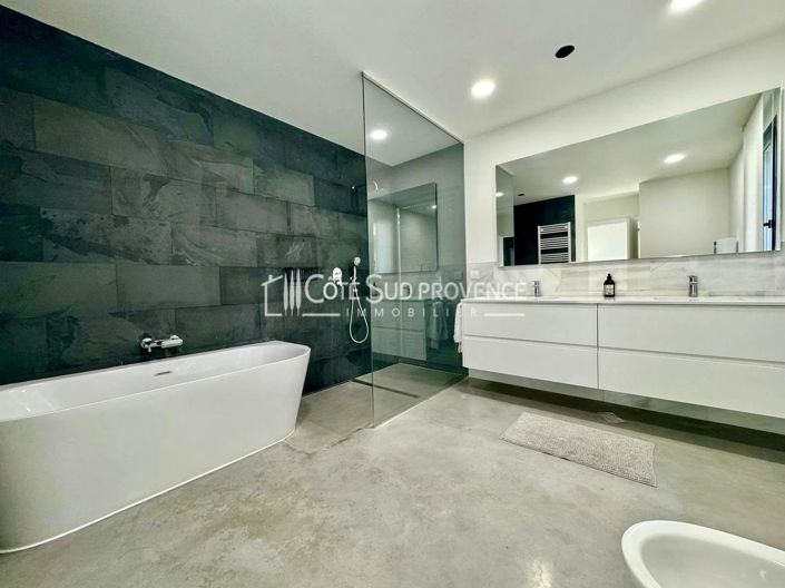 Image No.22-4 Bed House for sale