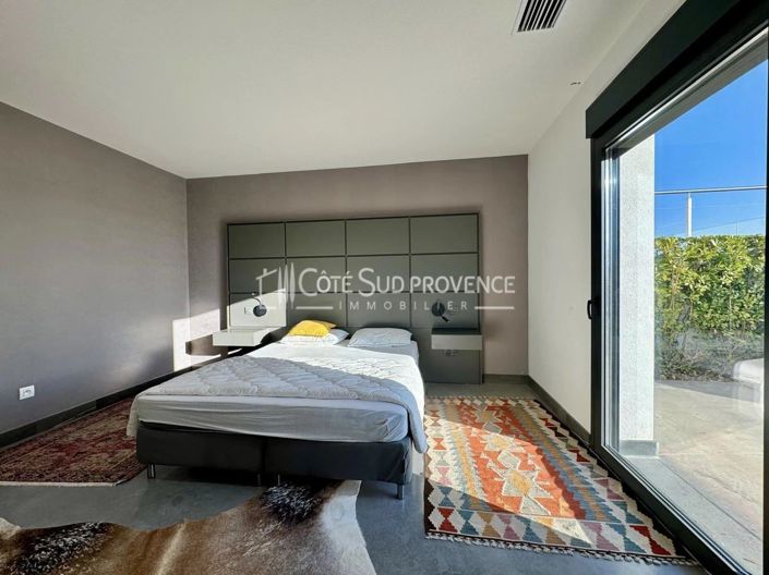 Image No.24-4 Bed House for sale