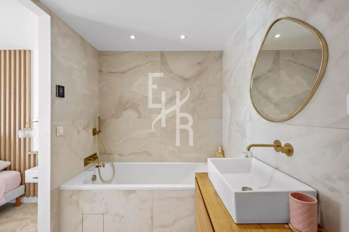 Image No.8-4 Bed House for sale