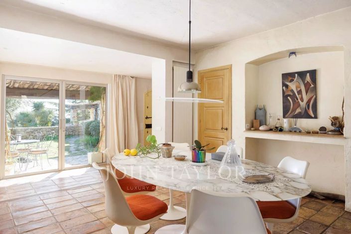 Image No.10-6 Bed House for sale