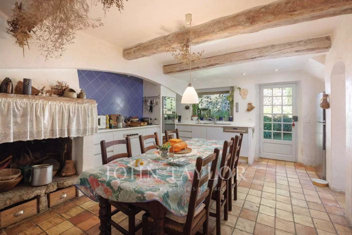 Image No.11-6 Bed House for sale