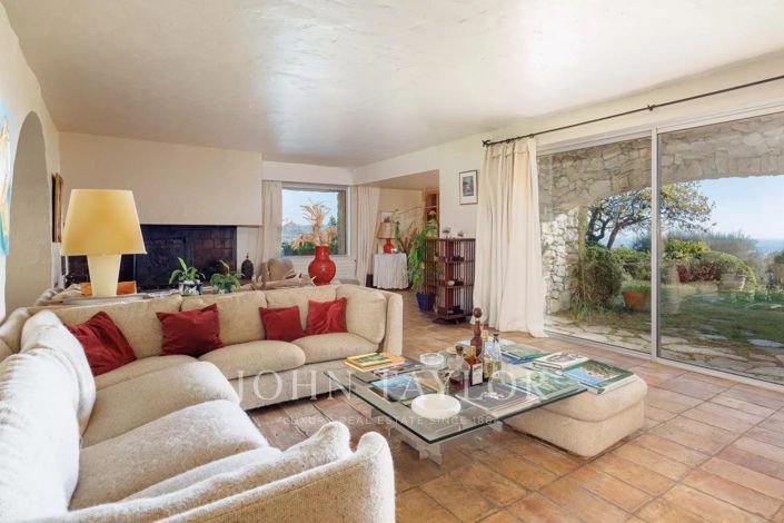 Image No.6-6 Bed House for sale