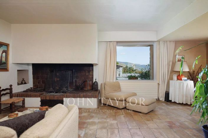 Image No.7-6 Bed House for sale