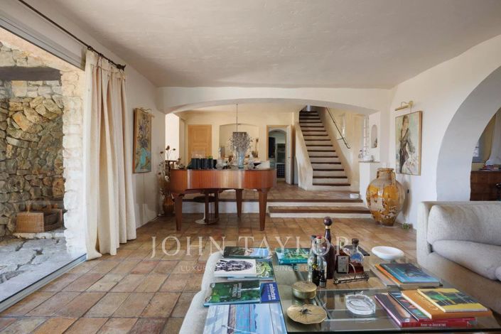 Image No.9-6 Bed House for sale