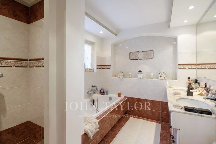 Image No.12-4 Bed House for sale