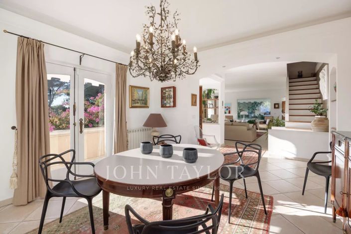 Image No.8-4 Bed House for sale