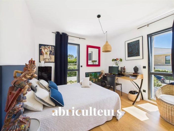 Image No.15-3 Bed House for sale