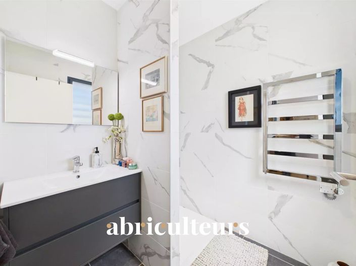 Image No.17-3 Bed House for sale