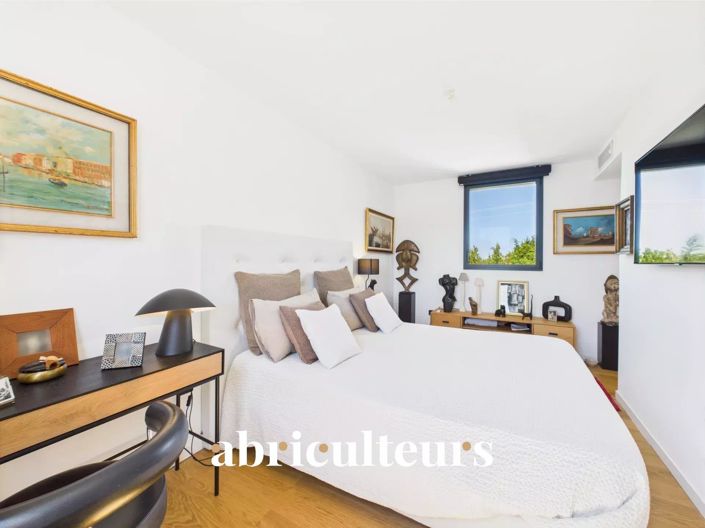 Image No.19-3 Bed House for sale