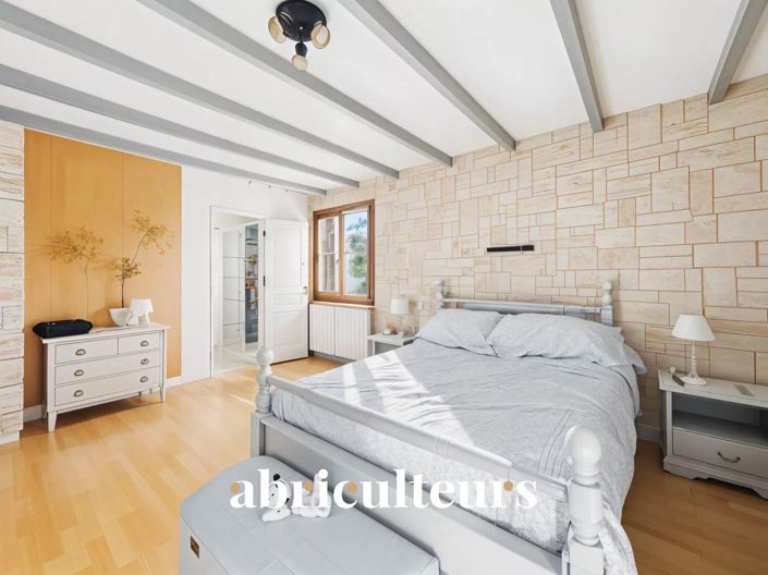 Image No.10-6 Bed House for sale