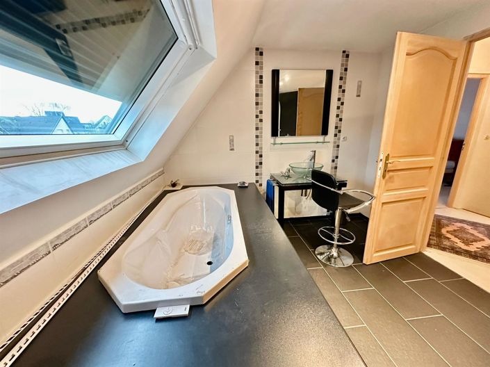 Image No.15-4 Bed House for sale