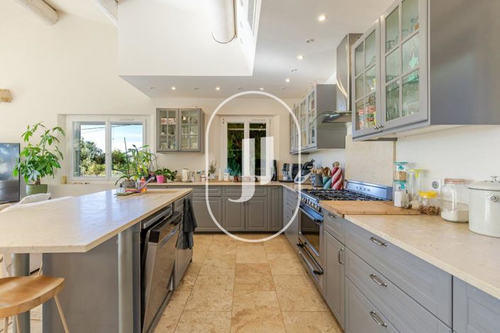 Image No.6-4 Bed House for sale