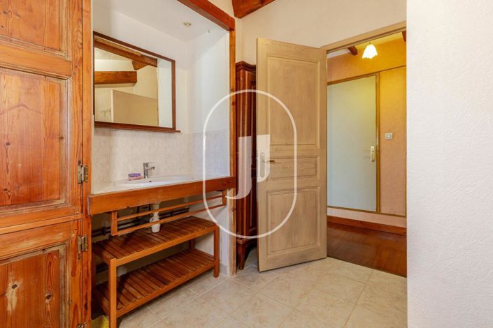 Image No.6-5 Bed House for sale