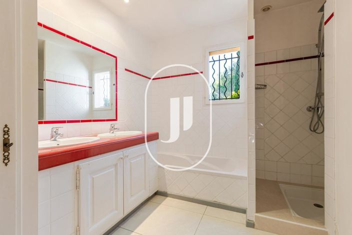 Image No.11-4 Bed House for sale