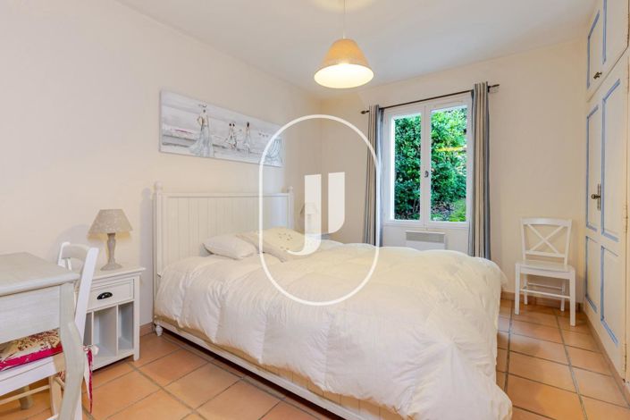 Image No.12-4 Bed House for sale