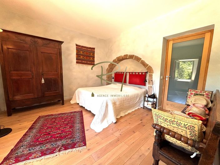 Image No.8-5 Bed House for sale