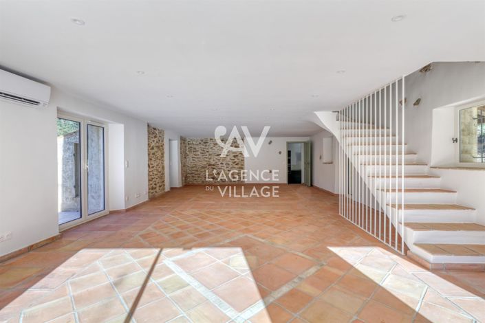 Image No.6-5 Bed House for sale